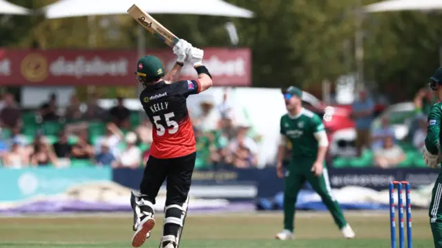 Nick Kelly hits Dillon Pennington for six