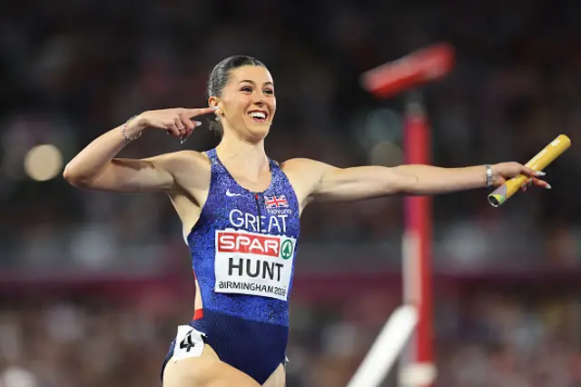 Amy Hunt competes