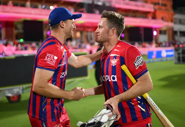 Jos Buttler and Liam Dawson celebrate Manchester Super Giants win