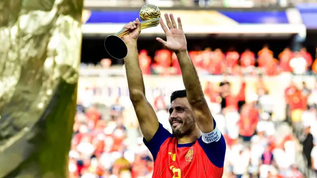 Rodri with the World Cup Golden Ball trophy