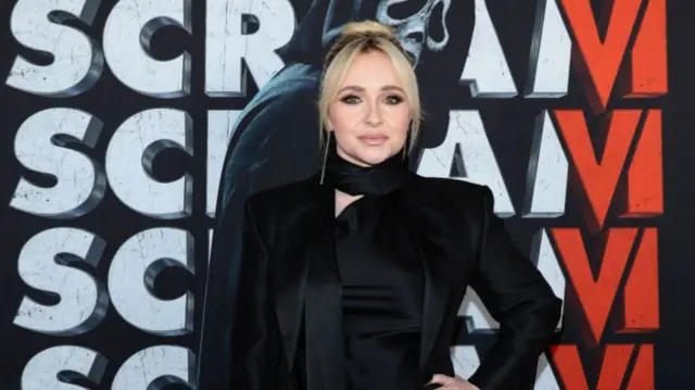 Hayden Panettiere poses in black blazer at Scream VI premiere