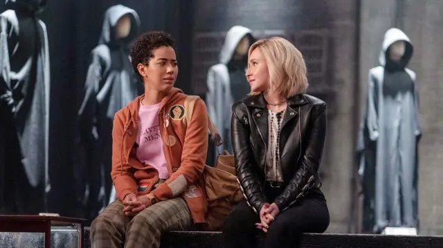 from left: Jasmin Savoy Brown, Hayden Panettiere, 2023 sit on a bench