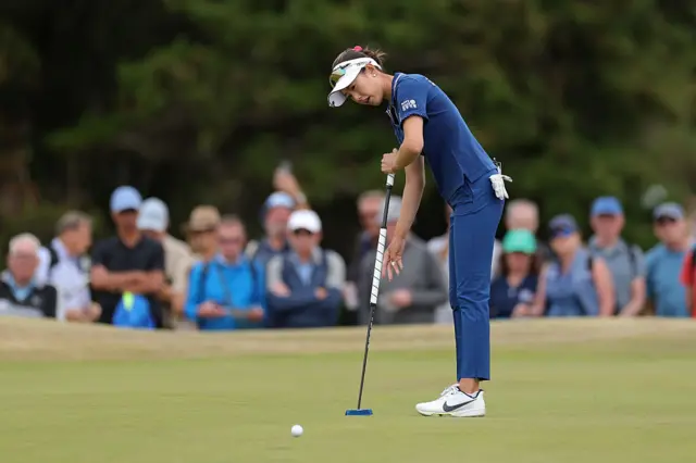 Yealimi Noh putting