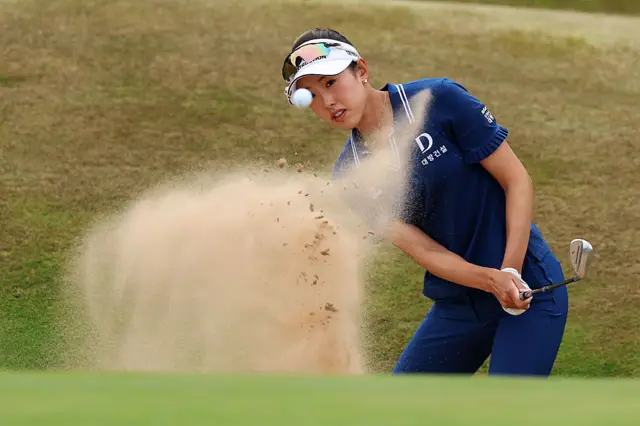 Yealimi Noh chips out the bunker
