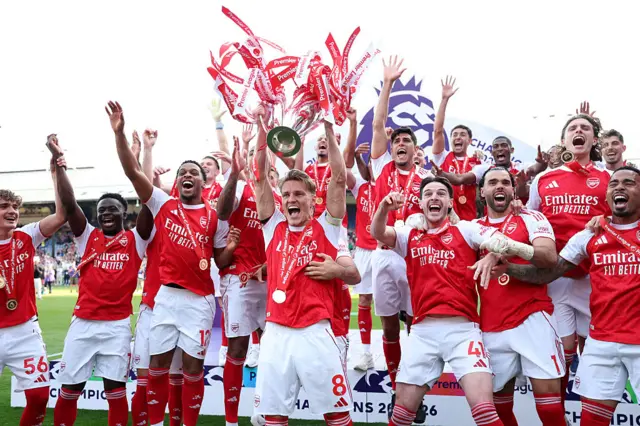 Arsenal lift the Premier League