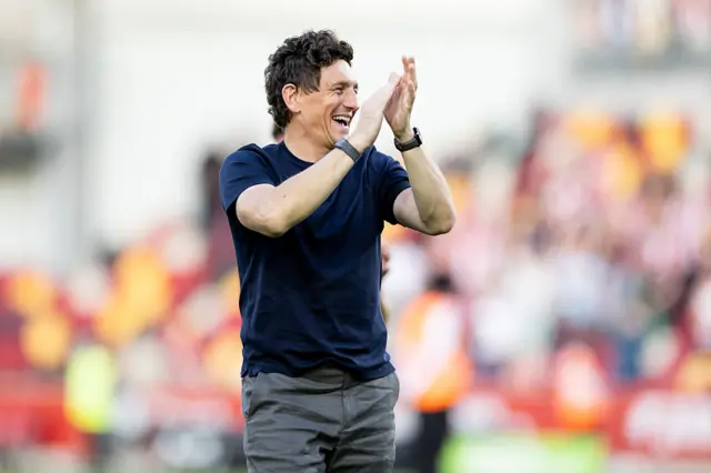 Keith Andrews applauding