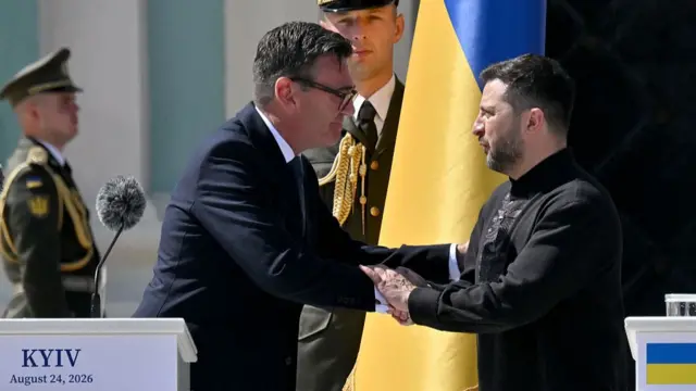 PM Andy Burnham shakes hands with President Zelensky