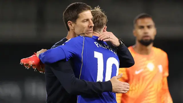 Xabi Alonso and Cole Palmer embracing