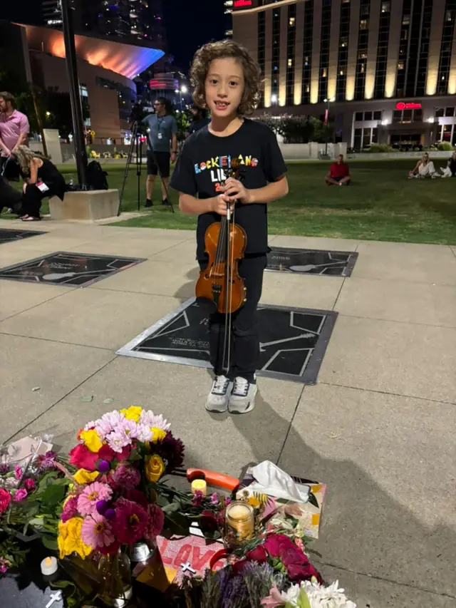 Nash Greer, 7, honours Dolly Parton.