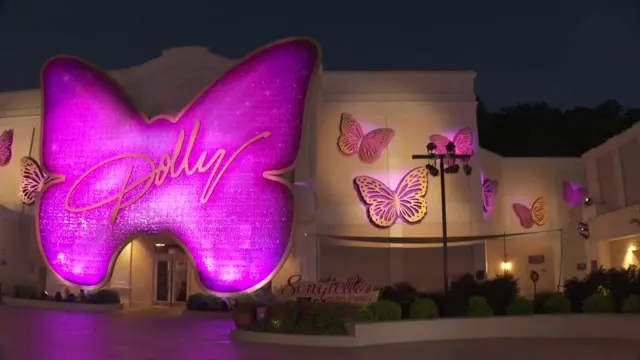 The opening gates of Dollywood