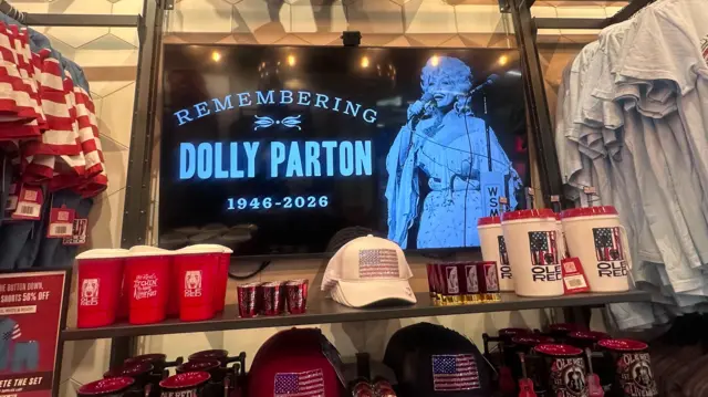 Dolly Parton tribute on screen at Nashville Airport. It reads: "Remembering Dolly Parton 1946-2026".