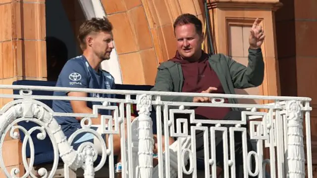 Rob Key, Managing Director of Men's England Cricket in discussion with captain Joe Root on the players balcony