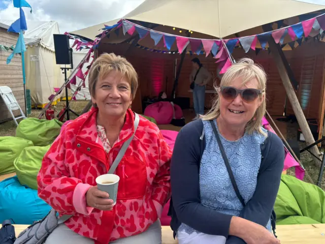 Sheila o Lanbed a Gwenan o Aberystwyth
