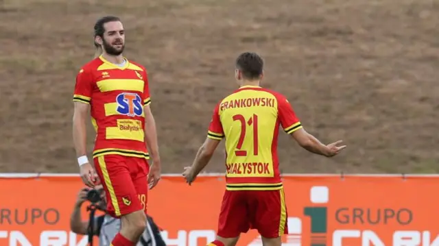 Cillian Sheridan celebrates with Jagiellonia Bialystok