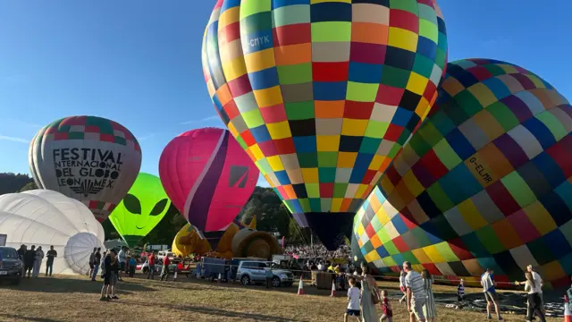 Multiple balloons prepare to take flight