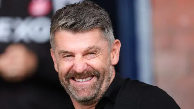 Aberdeen manager Stephen Robinson