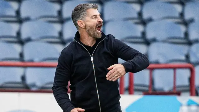 Aberdeen manager Stephen Robinson