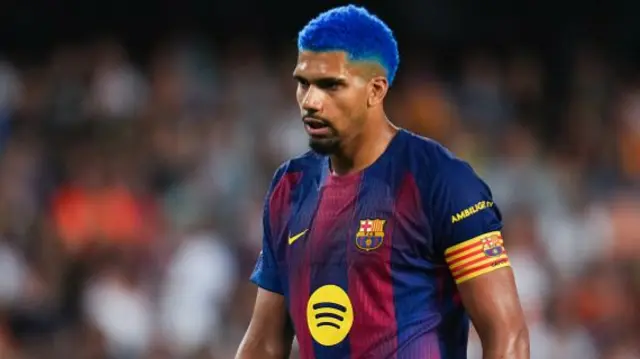 Ronald Araujo of FC Barcelona looks on d