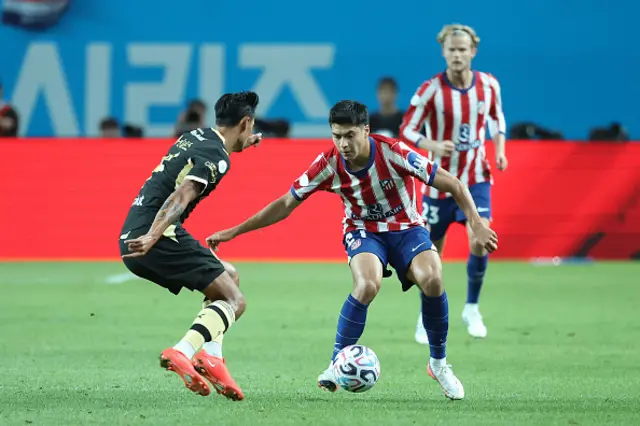 Obed Vargas of Atletico Madrid competes for the ball with Tijjani Reijnders