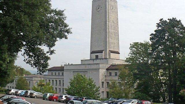 Newport Civic Centre (pic: Robin Drayton)