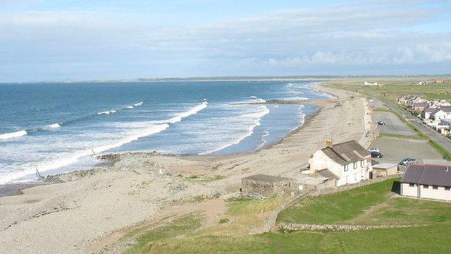 Dinas Dinlle (Pic: Eric Jones)