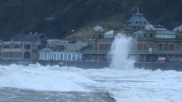 Waves at the Scarborough Spa