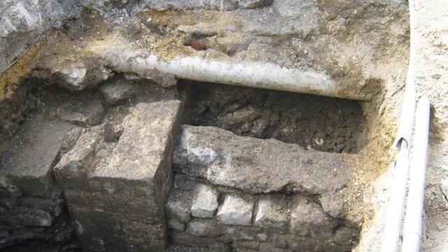 Roman walls, Bath