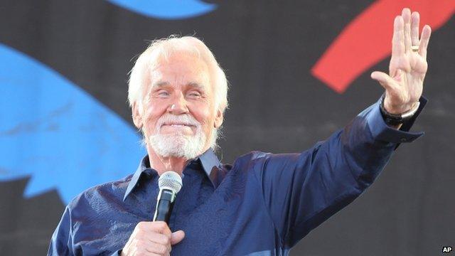 Kenny Rogers on stage at Glastonbury