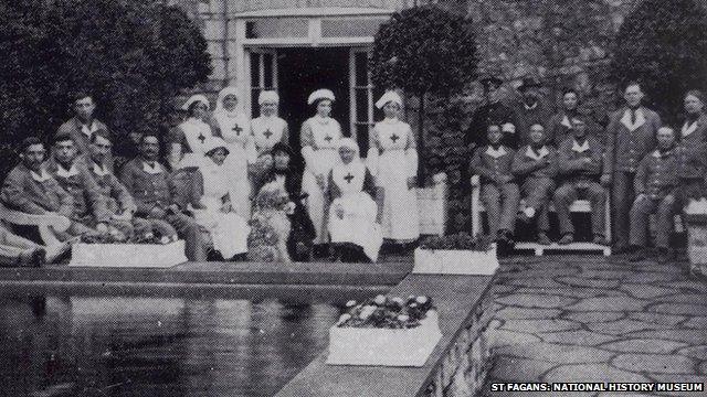 Soldiers and nurses in the hospital at St Fagans during World War I