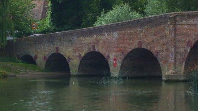 Sonning Bridge with the letterbox