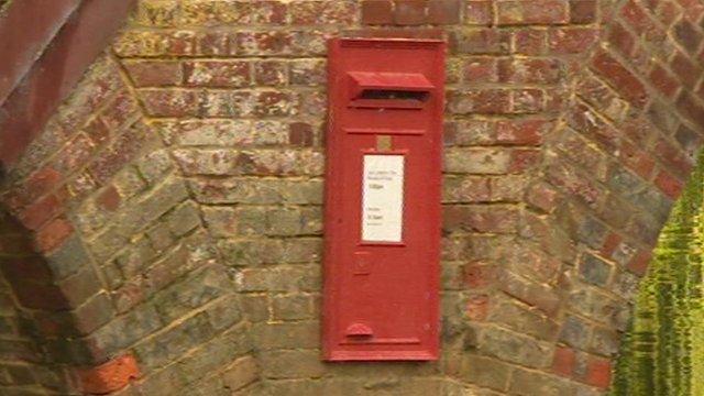 Sonning-On-Thames bridge letterbox