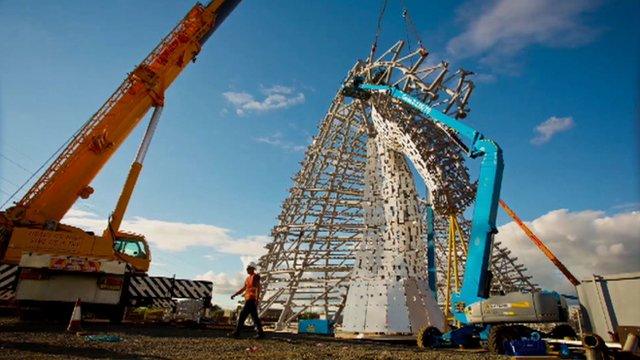 Workers putting The Kelpies in place