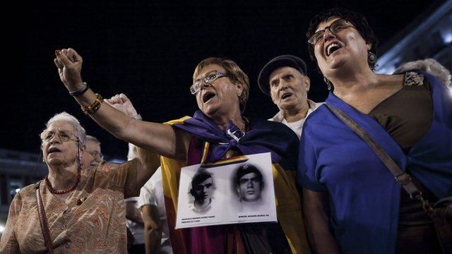 Protest against Franco-era crimes in Madrid, 26 Sep 13