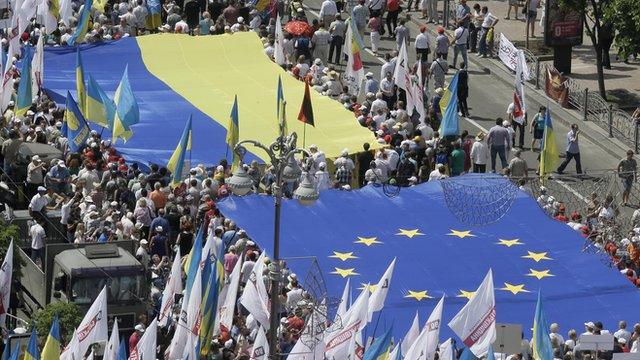 Flags of Ukraine and EU at opposition rally in Kiev, 18 May 13