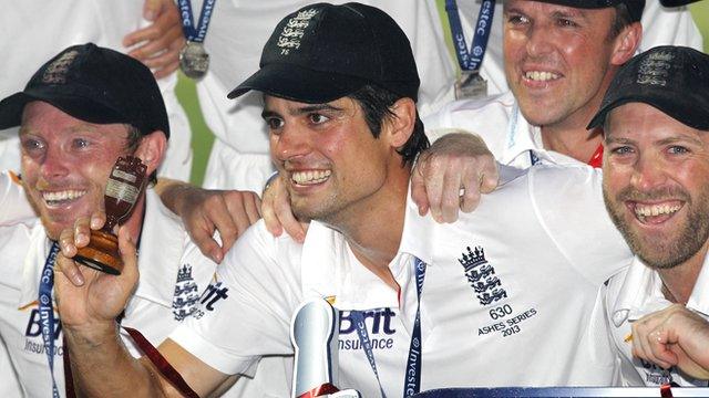 England celebrate their 2013 Ashes series triumph