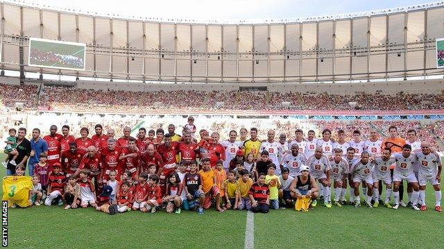 The two squads at the Maracana