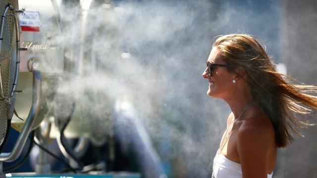 Fan cools off at 2014 Australian Open