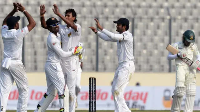 Sri Lanka celebrate taking a wicket