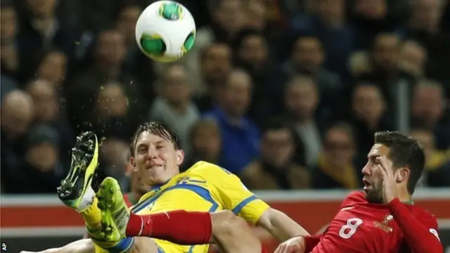 Swedens Kim Kallstrom, left, and Portugals Joao Moutinho challenge for the ball