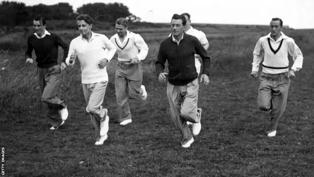 Fred Perry (left) and the 1936 Davis Cup squad