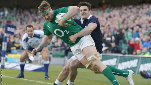 Jamie Heaslip is tackle by Max Evans