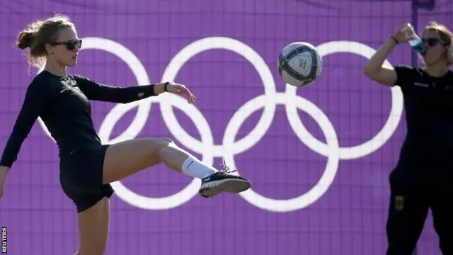 Germany ice hockey player Tanja Eisenschmid plays football