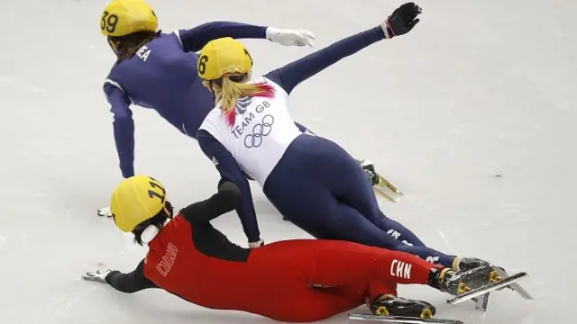 Elise Christie falls again