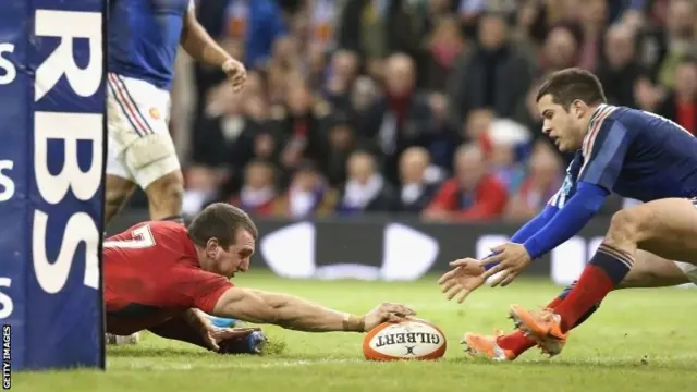 Sam Warburton scores a try