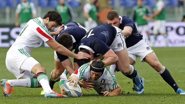 Italys Leonardo Sarto and Gonzalo Garcia fight for the ball with Scotlands Tommy Seymour, Matt Scott and Duncan Weir