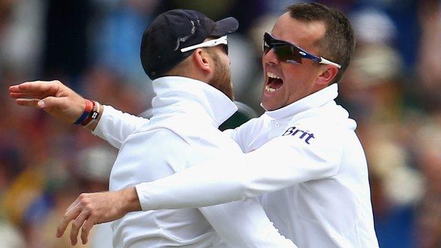Graeme Swann (right) and Matt Prior