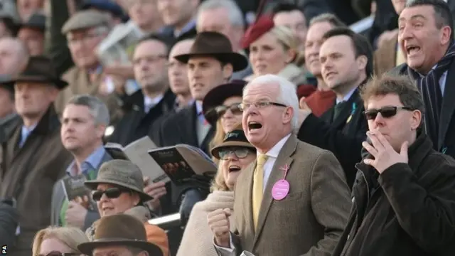 Cheltenham crowd