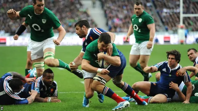 Johnny Sexton scores Ireland's first try