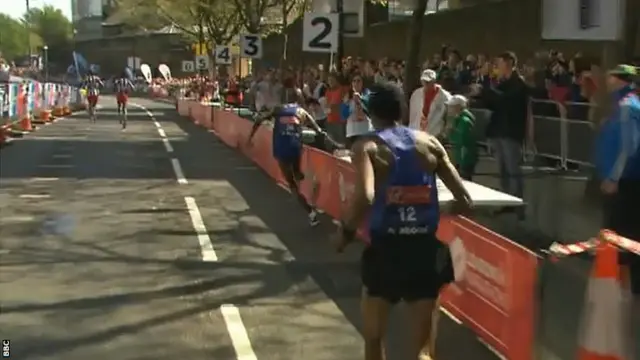 Mo Farah misses water bottle