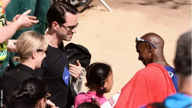 Jimmy Carr and Mo Farah after the race